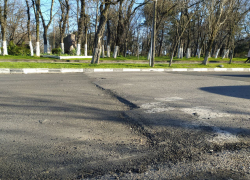Верхний слой, фрезерование и установка знаков: ремонт дорог в Новороссийске близится к концу