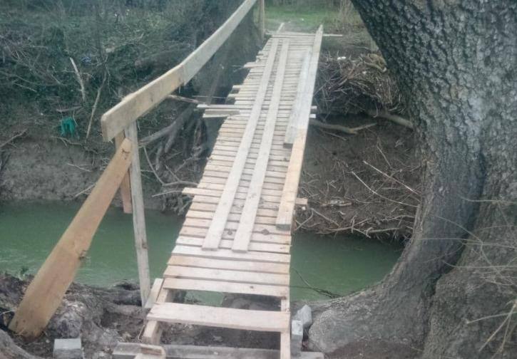 Восьмидесятилетний новороссиец решил самостоятельно восстановить разрушенный мост