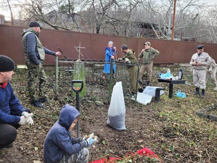 «Людям так проще жить»: почему никто не обращал внимание на заброшенное кладбище красноармейцев в Новороссийске