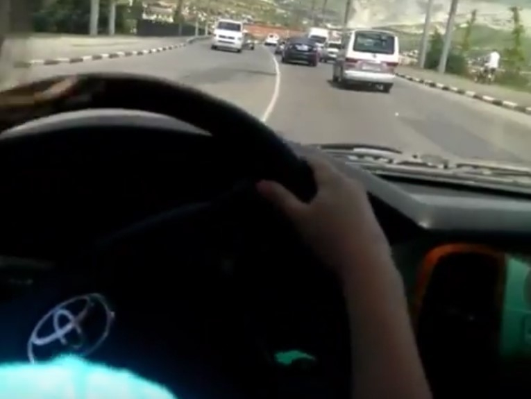 Второклассница из Новороссийска чудом вошла в поворот за рулем иномарки