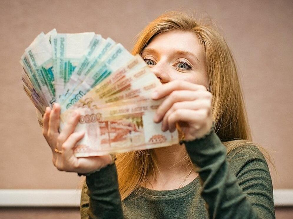 «80 лямов или 2 миллиарда долларов» - новороссийцы о том, сколько денег нужно для счастья